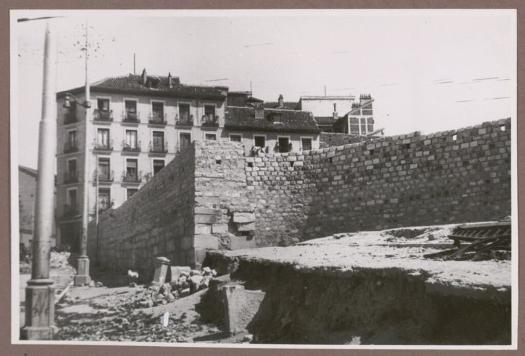 Miniatura de Calle de Toledo con tapia