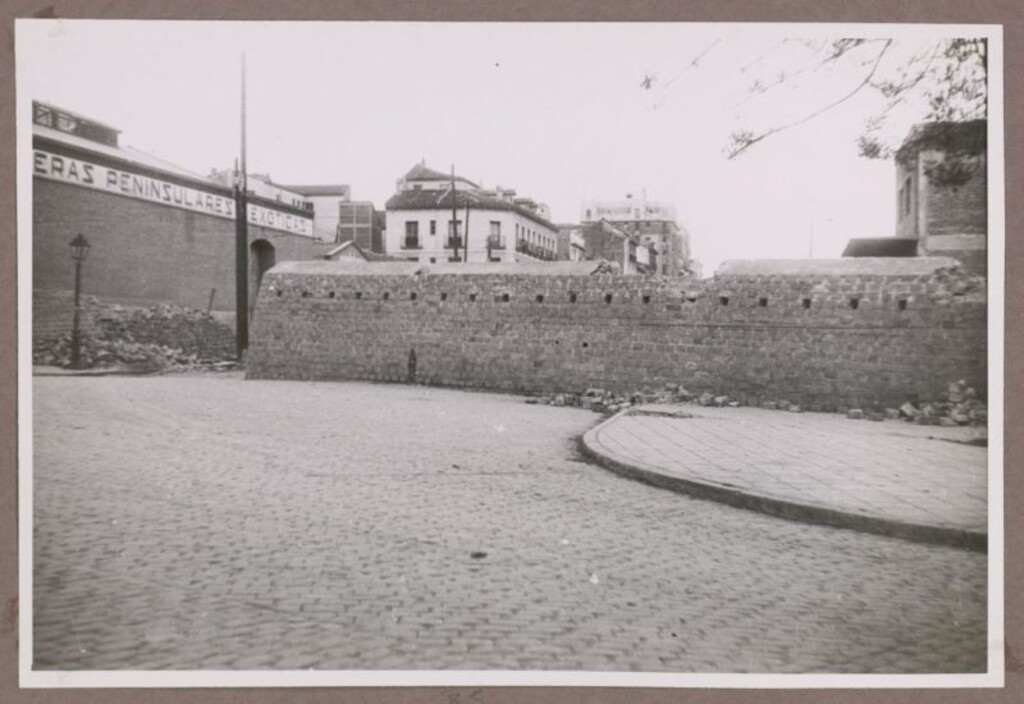 Miniatura de Calle de Palos de Moguer con búnker