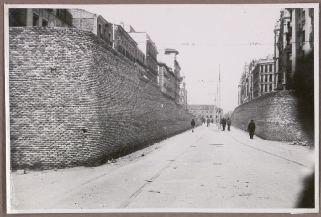 Miniatura de Calle de la Princesa con tapia