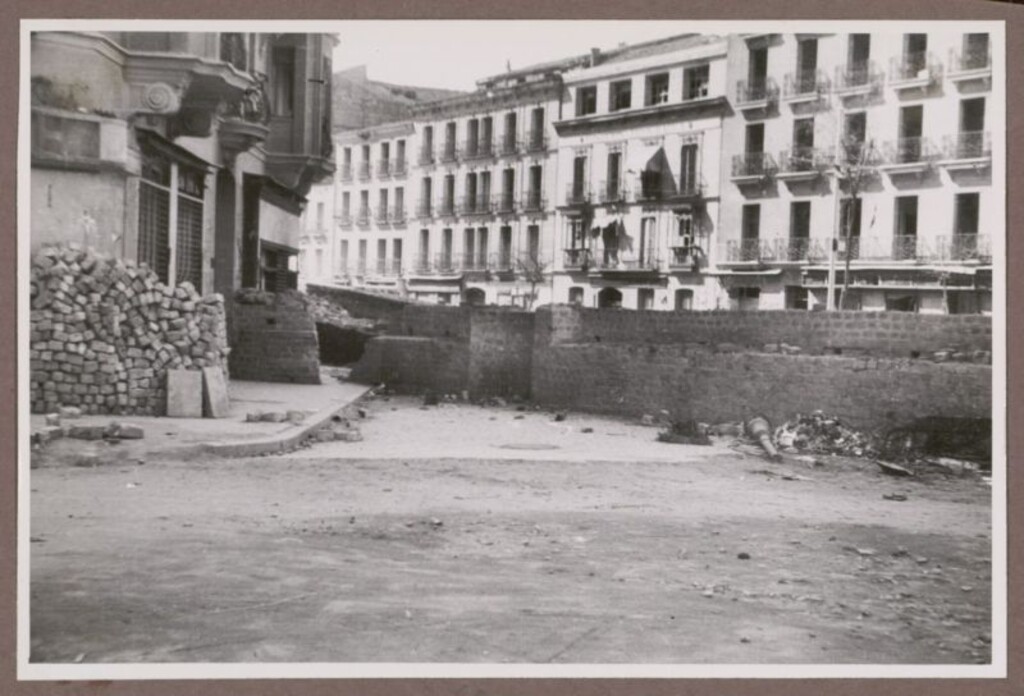 Miniatura de Calle de Hilarión Eslava con tapia