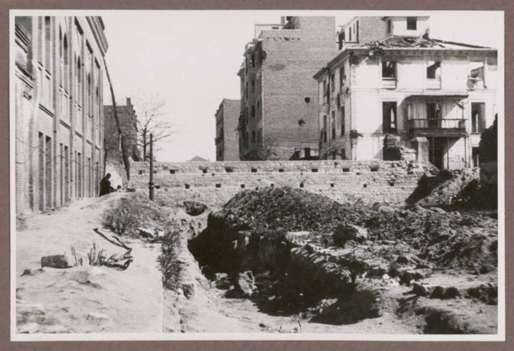 Miniatura de Calle de Hilarión Eslava con trincheras