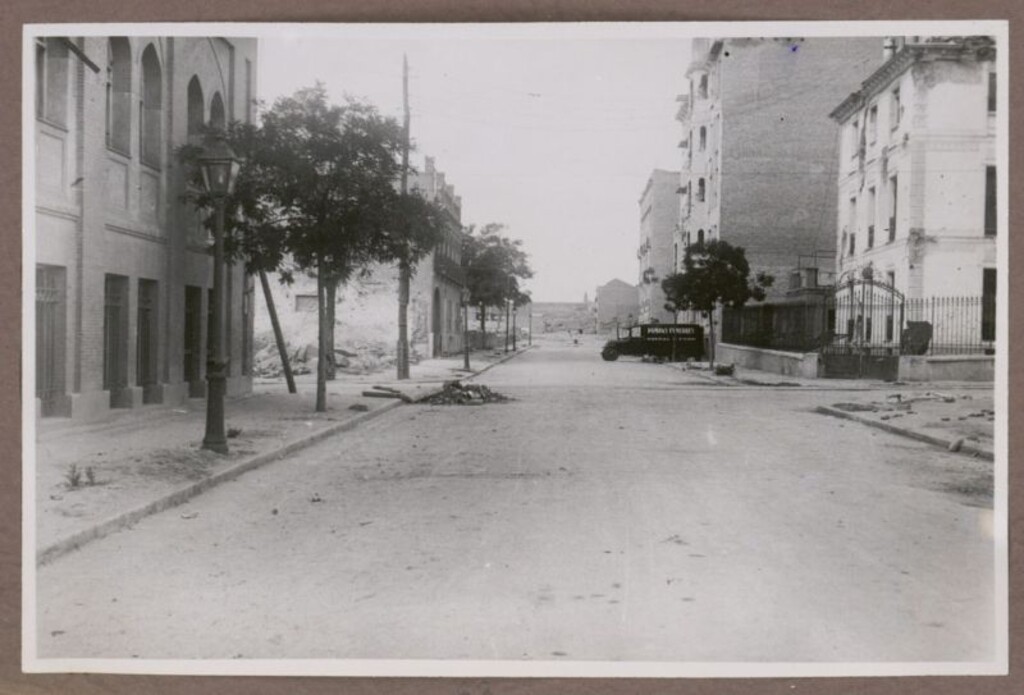 Miniatura de Calle de Hilarión Eslava asfaltada