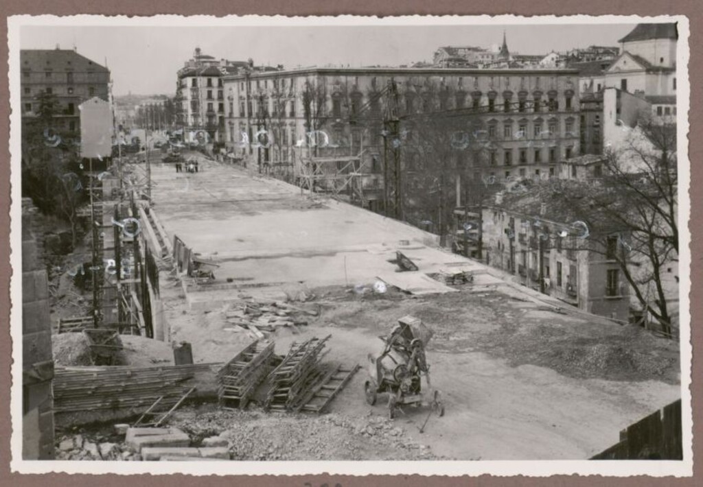 Miniatura de Tablero totalmente hormigonado del Viaducto sobre la Calle de Segovia