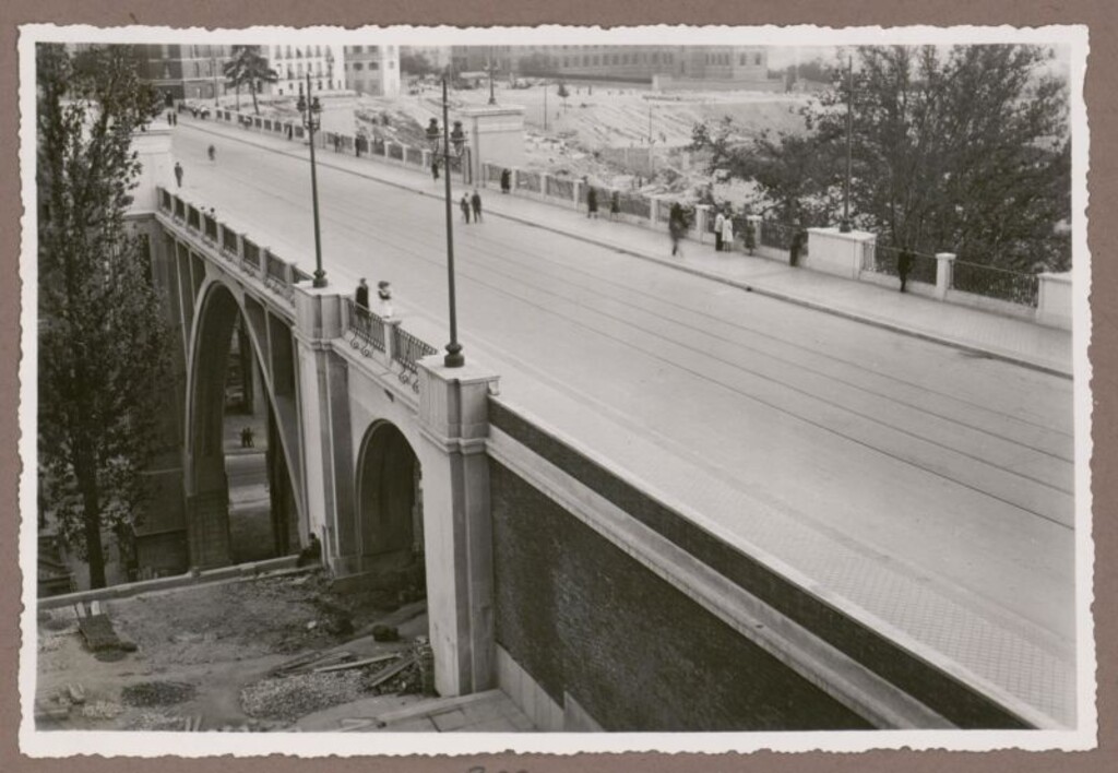 Miniatura de Vista superior del nuevo Viaducto sobre la calle de Segovia