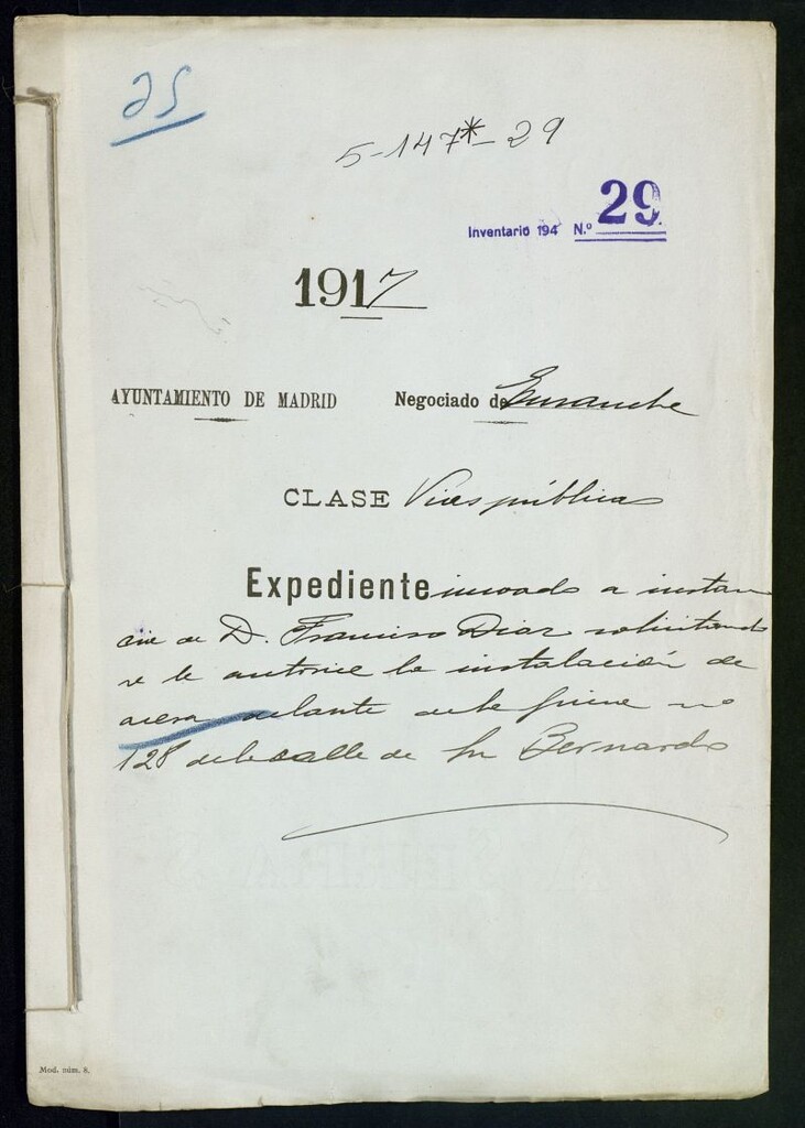 Miniatura de Expediente incoado a instancia de D. Francisco Díaz solicitando se le autorice la instalación de acera delante de la finca n.º 128 de la calle de San Bernardo