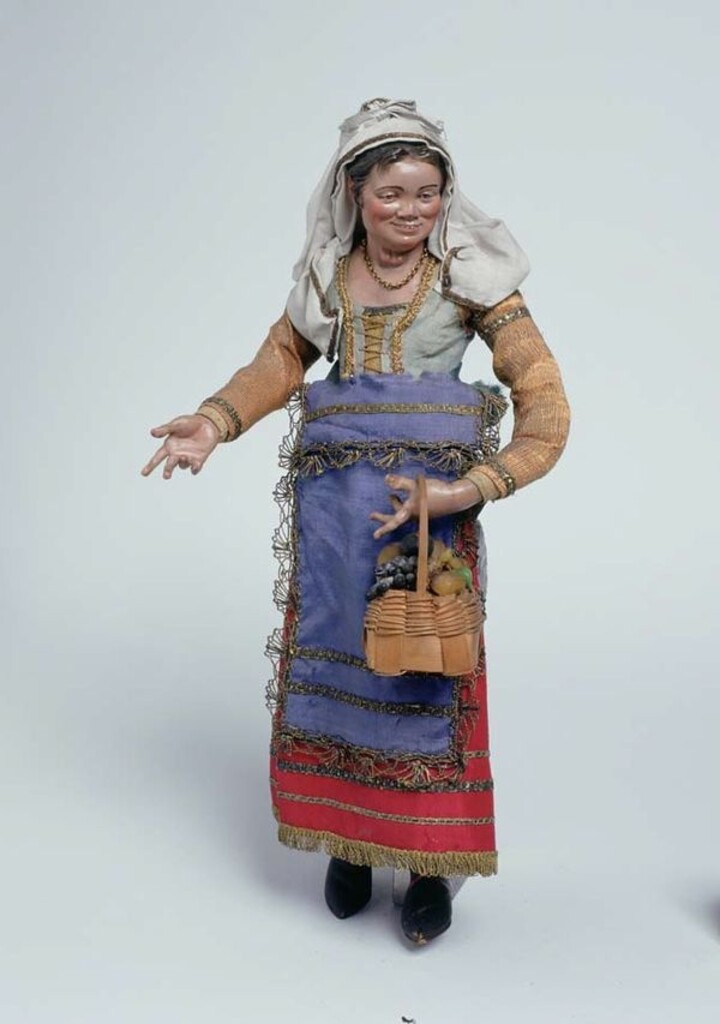 Miniatura de Belén napolitano. Campesina rica con cestillo de frutas