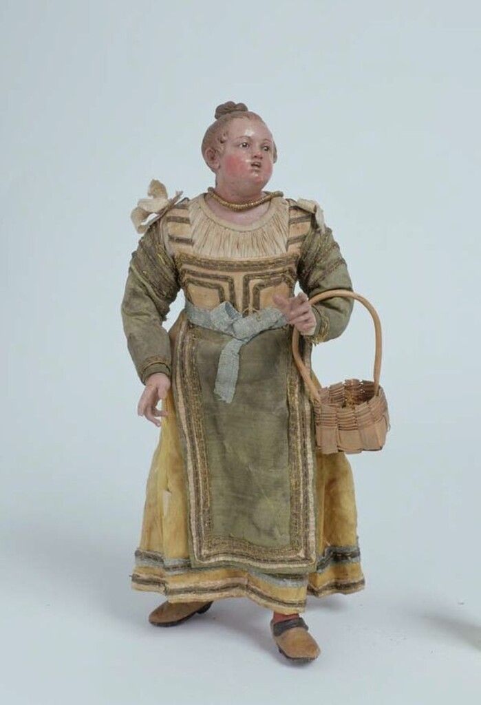 Miniatura de Belén napolitano. Campesina joven con cestillo