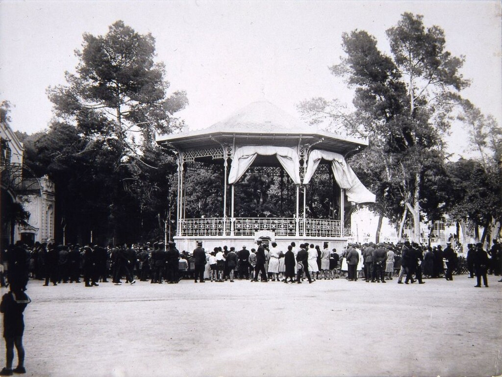 Miniatura de Actuación de la Banda Municipal en el kiosco del Retiro
