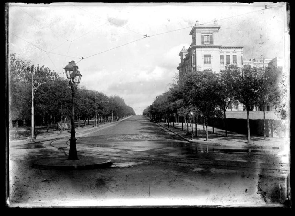 Miniatura de Paseo de Moret esquina con el Paseo de Rosales