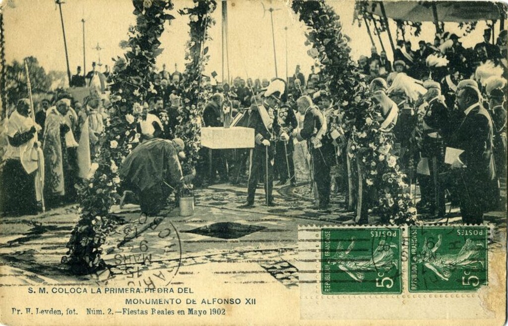 Miniatura de S. M. coloca la primera piedra del monumento a Alfonso XII