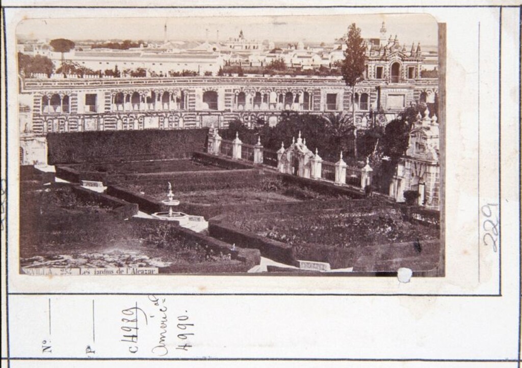 Miniatura de Vista general de los jardines del Alcázar de Sevilla