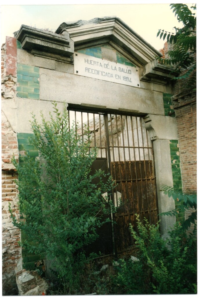 Miniatura de Antigua puerta de entrada a la quinta de Huerta de la Salud