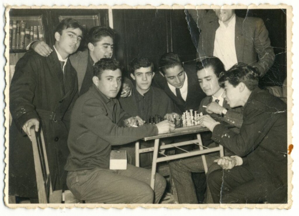 Miniatura de Partida de ajedrez en el club social del Pozo