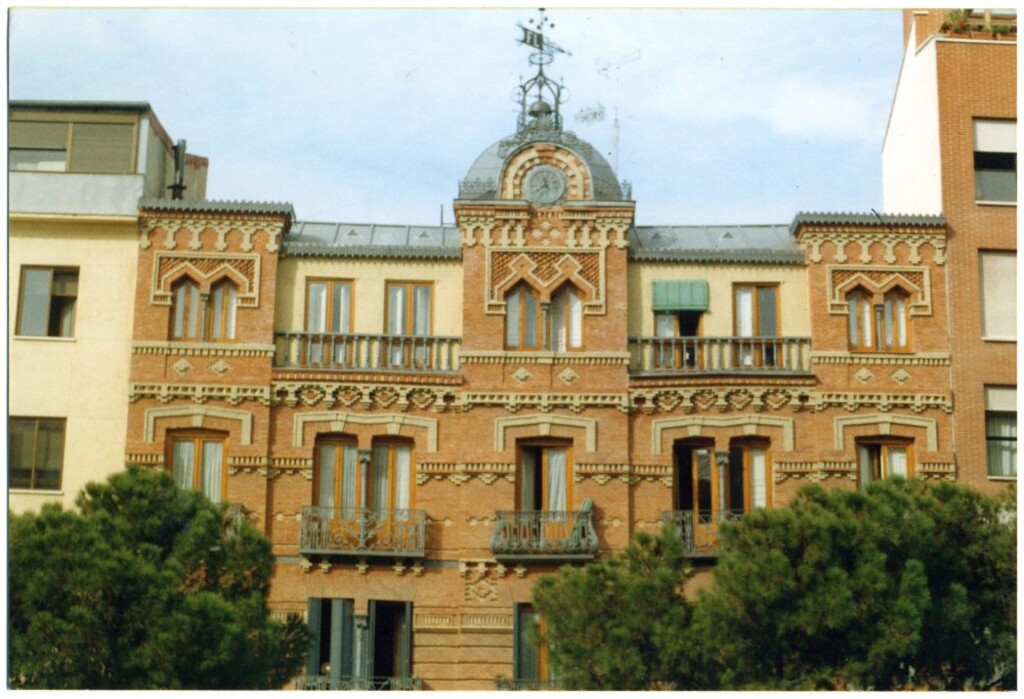 Miniatura de Edificio neomudéjar en la calle Toledo