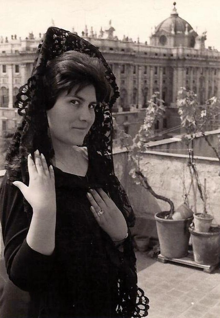 Miniatura de Leonor, su mantilla y el Palacio Real