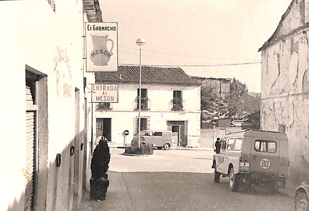 Miniatura de Entrada al mesón El Garnacho