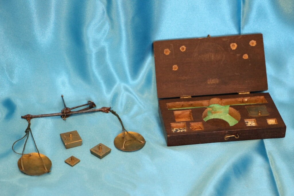 Miniatura de Balanza para pesar azafrán