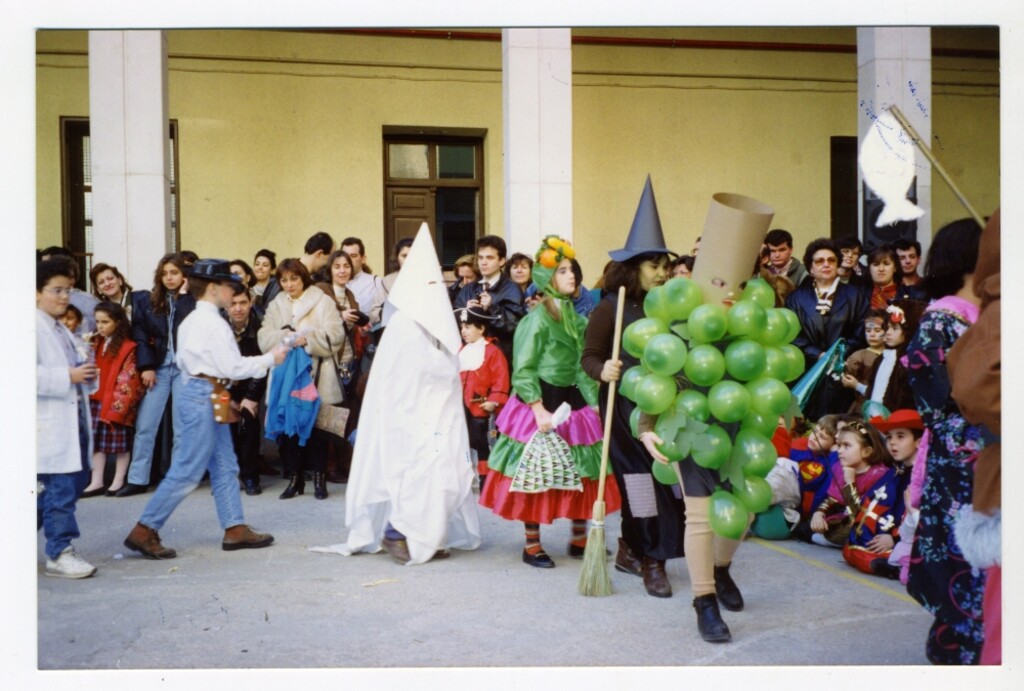 Miniatura de Concurso durante los carnavales en el Colegio San Eugenio y San Isidro