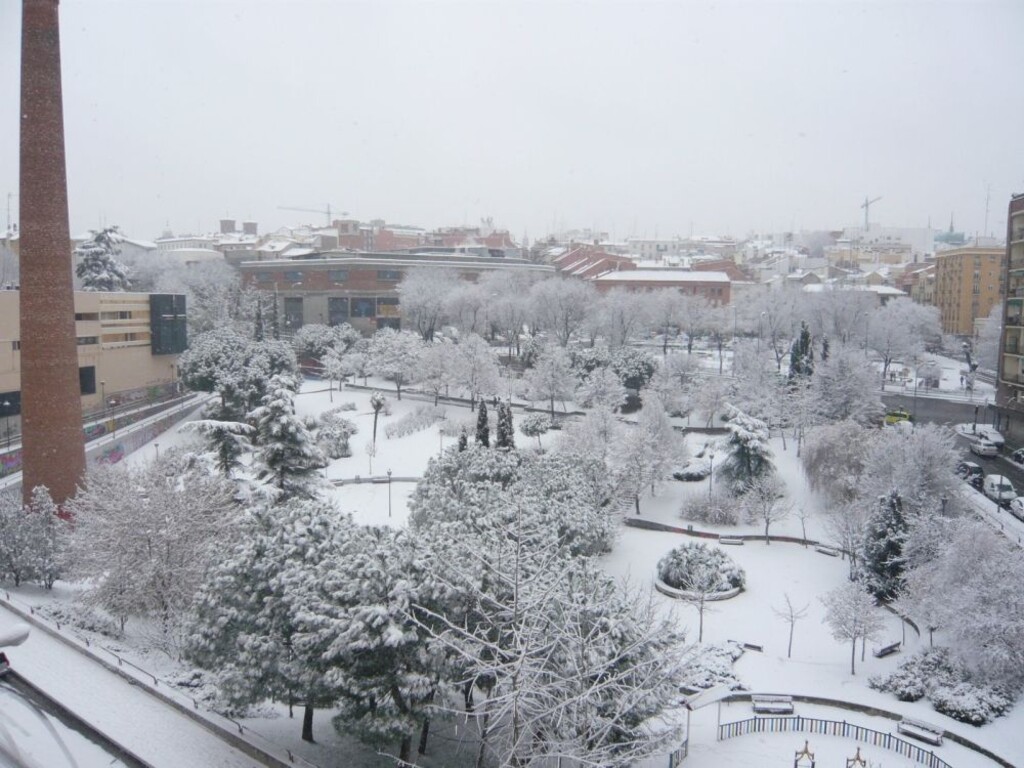 Miniatura de Jardines del Rastro o del Gasómetro nevado