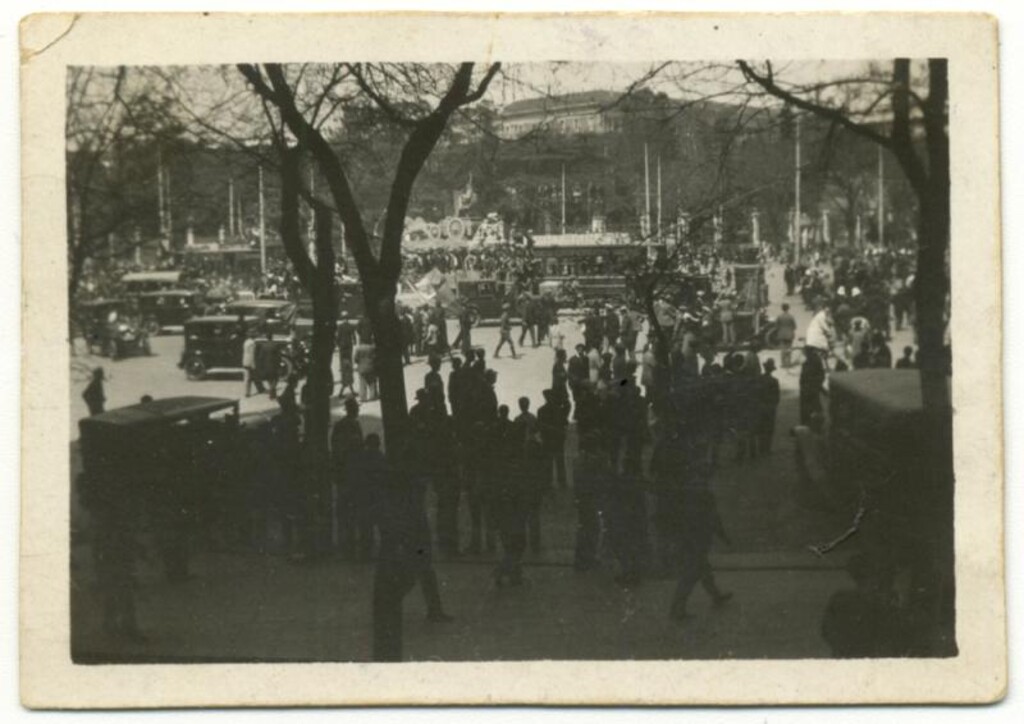 Miniatura de Proclamación de la República en la Plaza de Cibeles