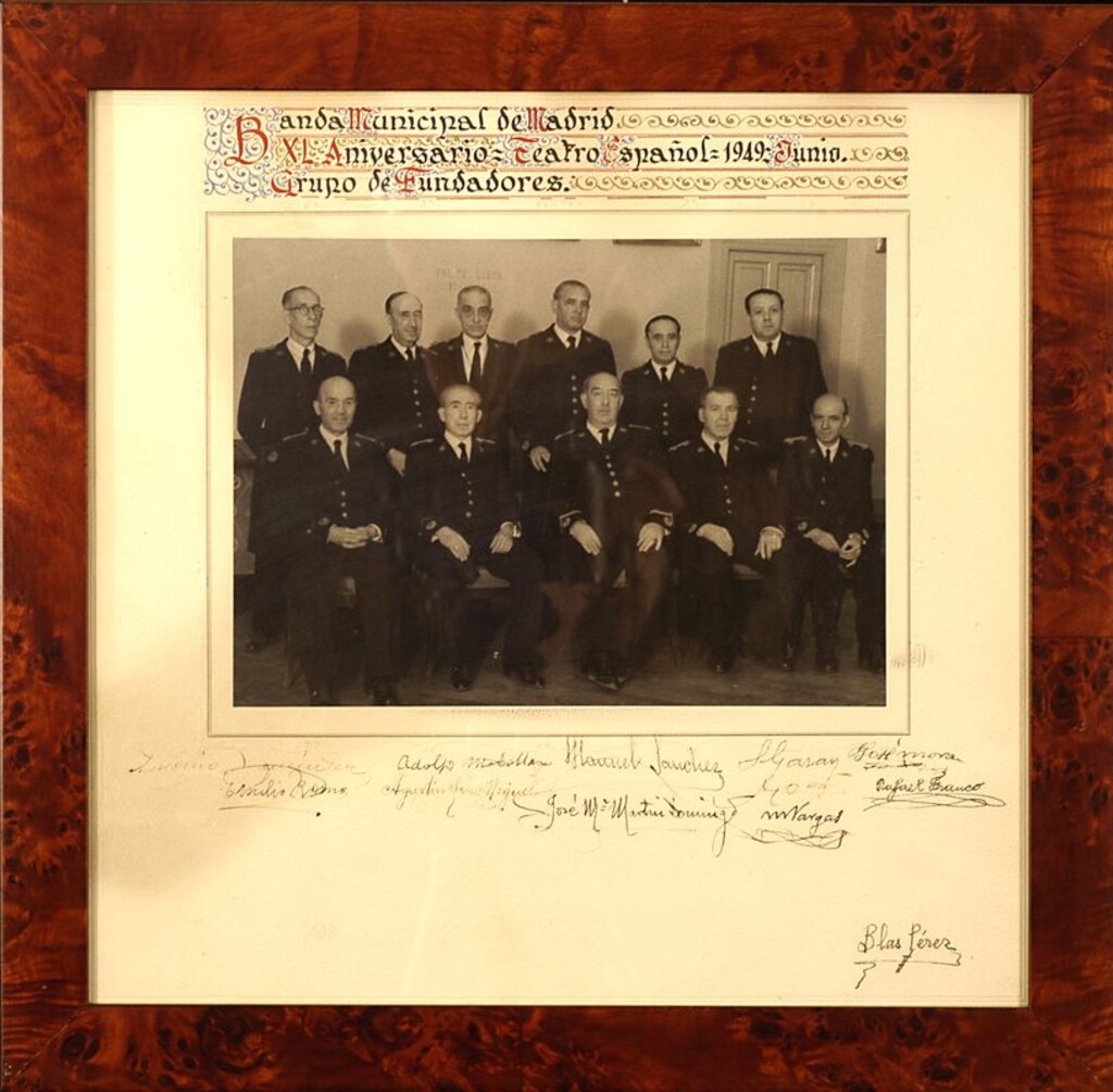 Miniatura de Banda Municipal de Madrid. XL Aniversario. Teatro Español 1949 Junio. Grupo de Fundadores