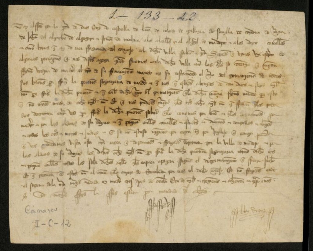 Miniatura de Provisión de Alfonso XI autorizando al Concejo de Madrid el reparto de una derrama de 8.000 maravedís para obras en el puente de Segovia