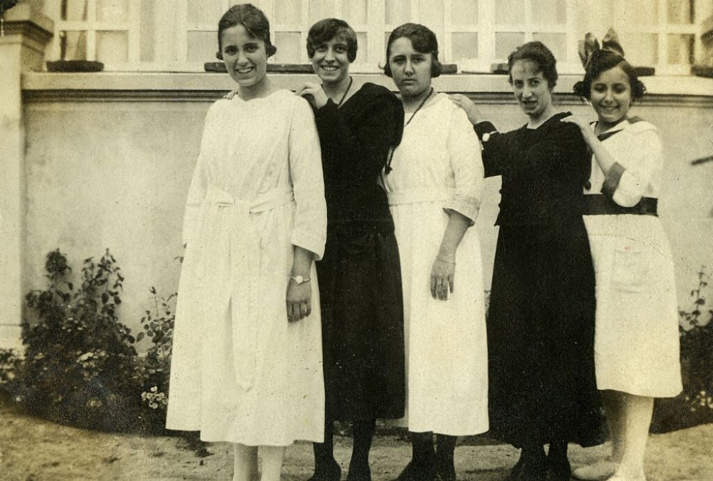 Miniatura de Las chicas de blanco y negro