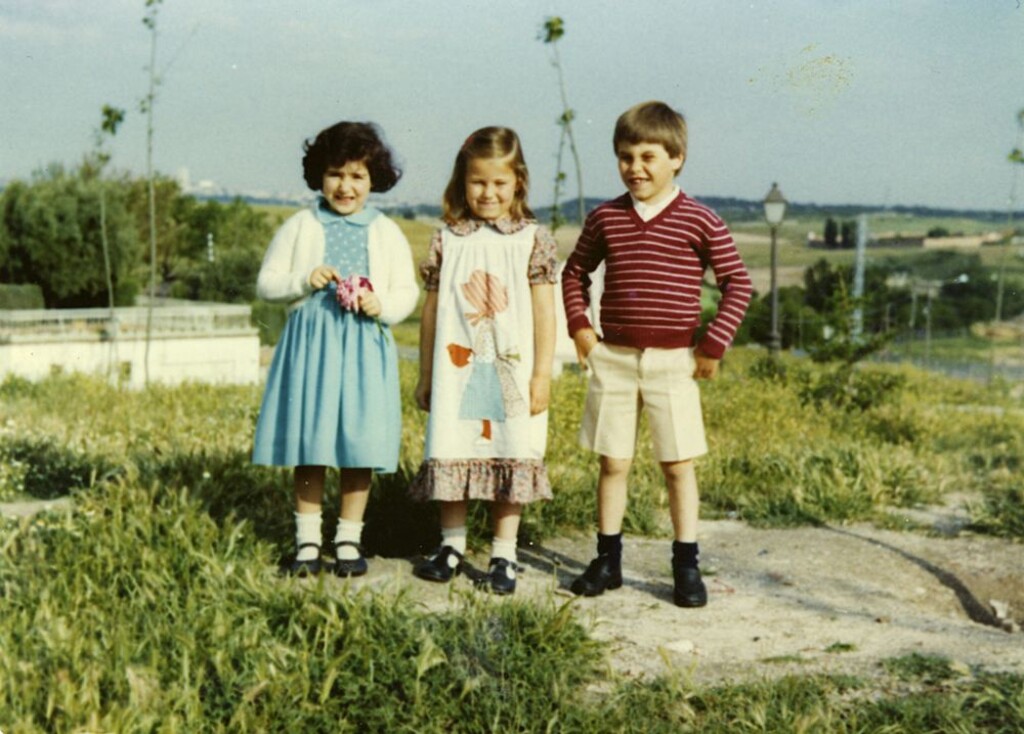 Miniatura de Arturo, Pilar y Verónica