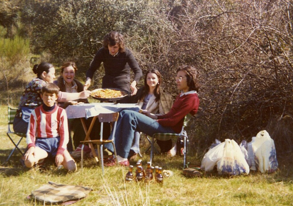 Miniatura de Una paella en el campo