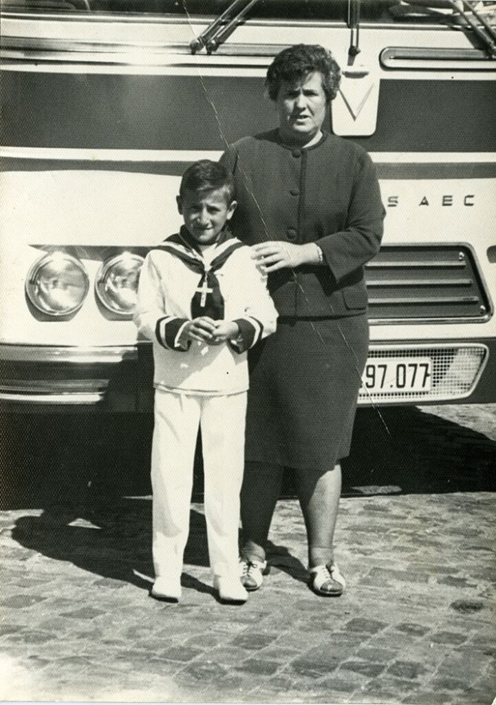 Miniatura de Luis con su madre