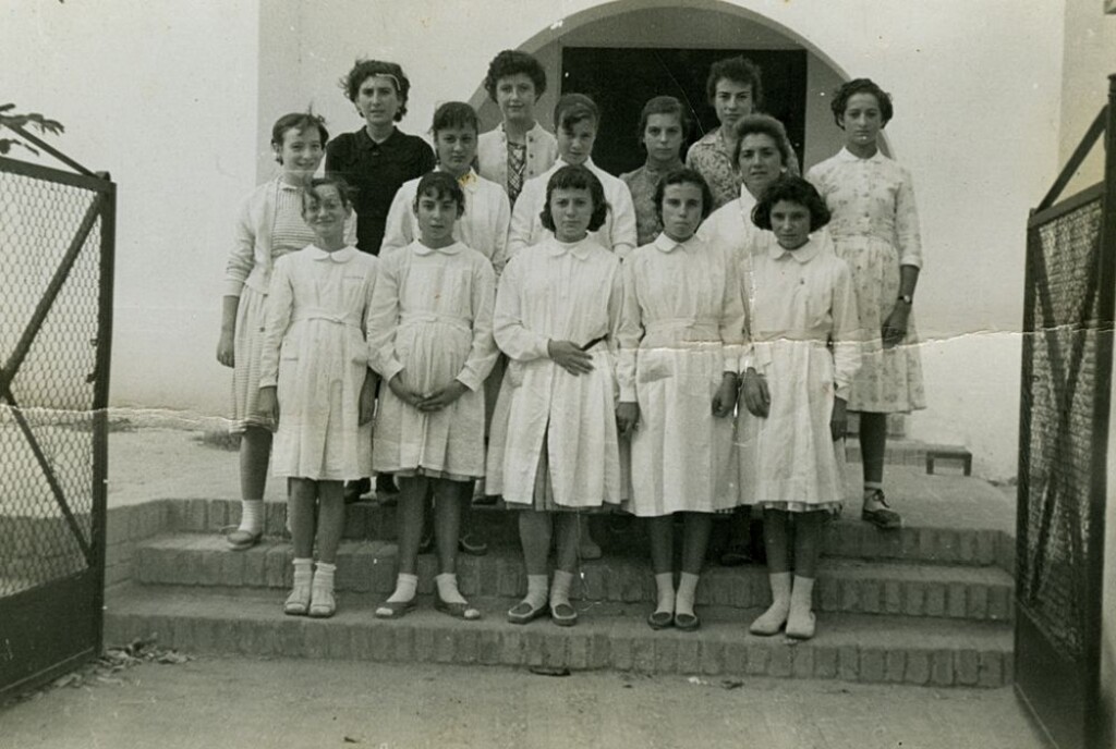 Miniatura de Alumnas de bordado