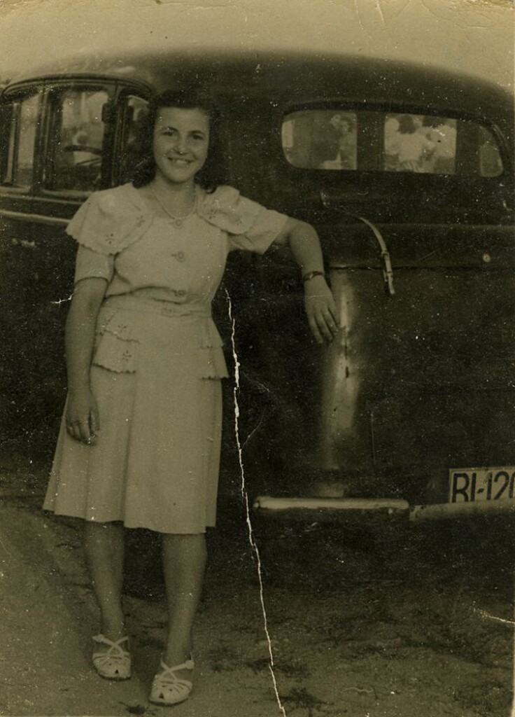 Miniatura de María en el coche