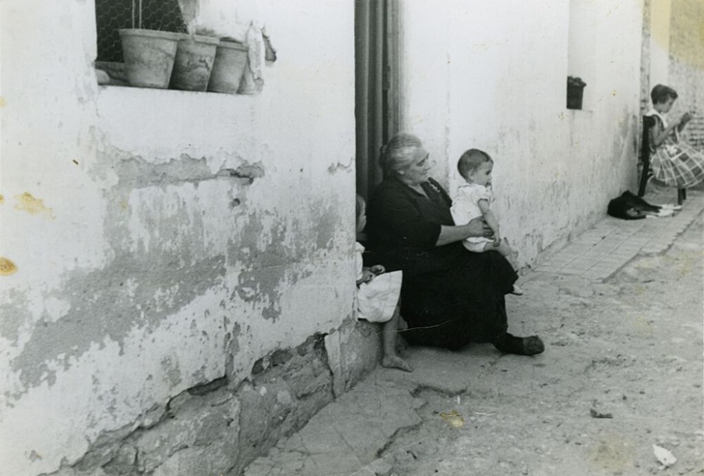 Miniatura de La señora Adela con su nieto Paco