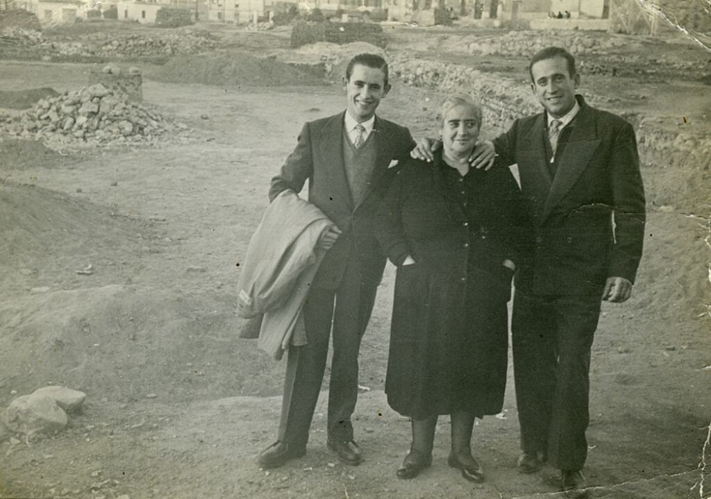 Miniatura de Adela con sus hijos