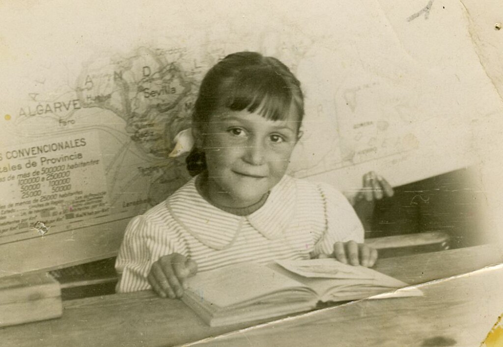 Miniatura de Ana en el colegio