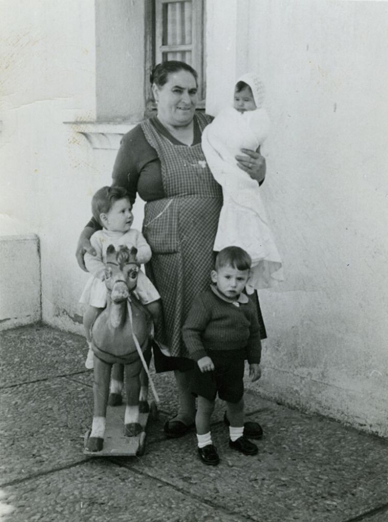 Miniatura de La abuela Emilia y sus nietos
