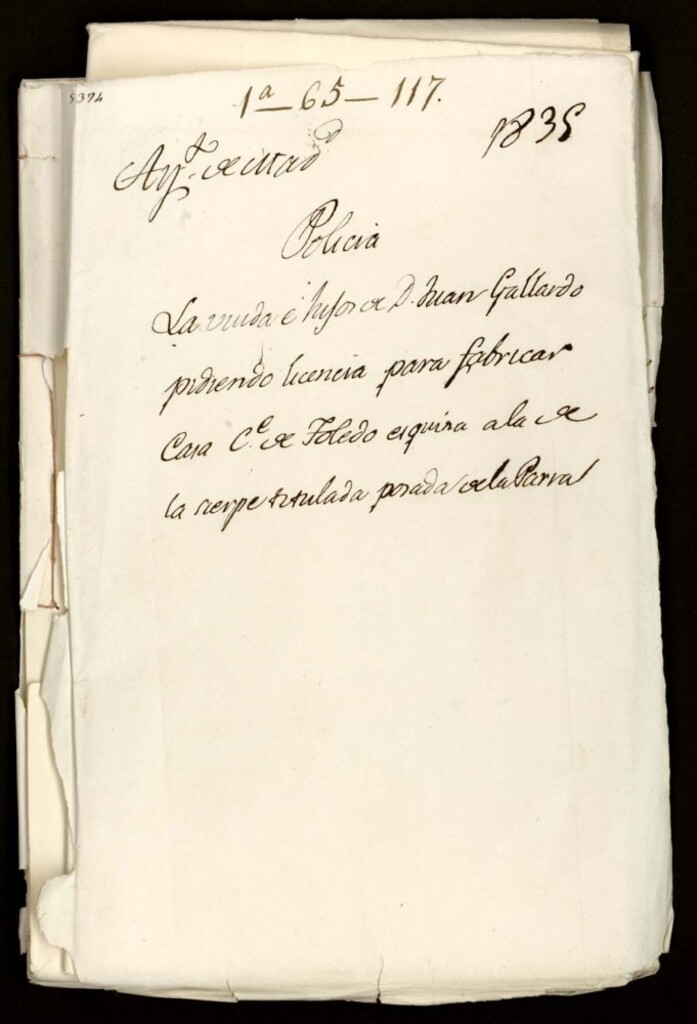 Miniatura de La viuda e hijos de Don Juan Gallardo pidiendo licencia para fabricar casa 114, manzana 102 de calle de Toledo esquina a la de la Sierpe titulada posada de la Parra.