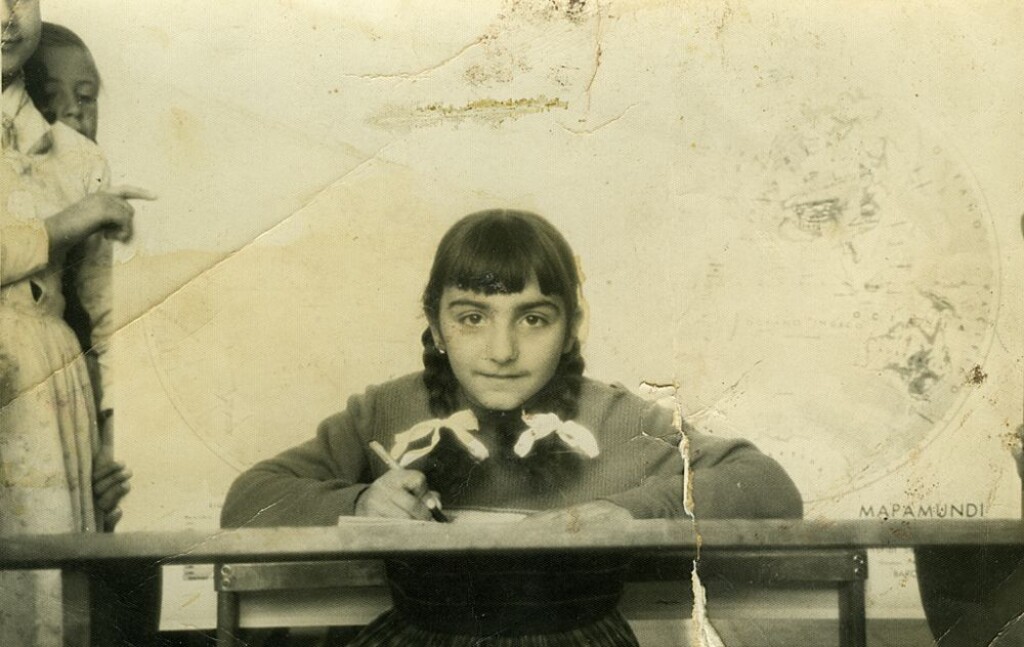 Miniatura de Maria Isabel Barrios en el colegio