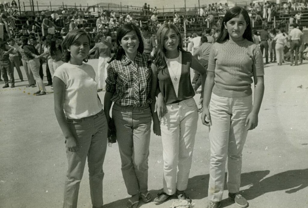 Miniatura de Dolores Rico Payá con sus amigas