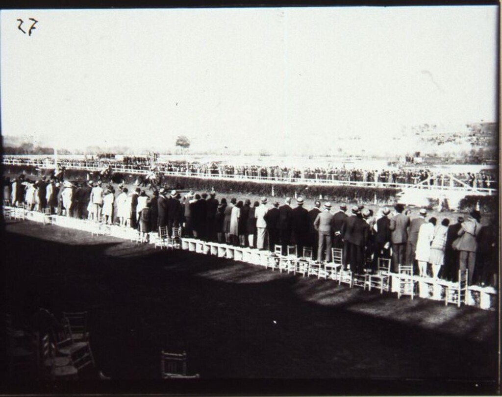 Miniatura de Carrera de caballos en el antiguo hipódromo de la Castellana