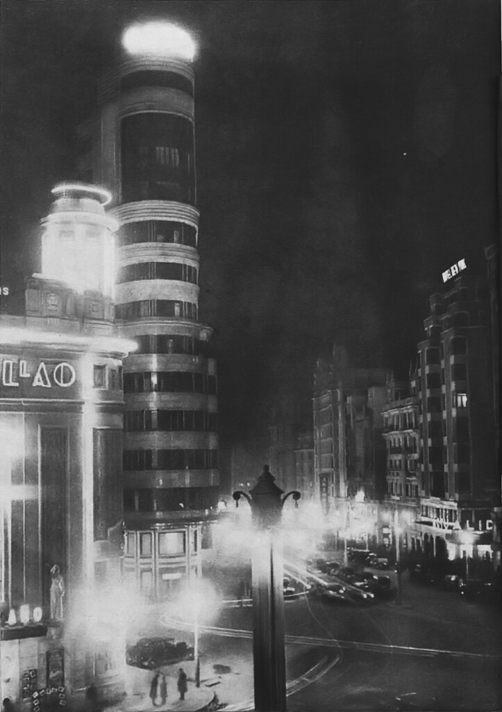 Miniatura de Vista nocturna del tercer tramo de la Gran Vía y del edificio Capitol