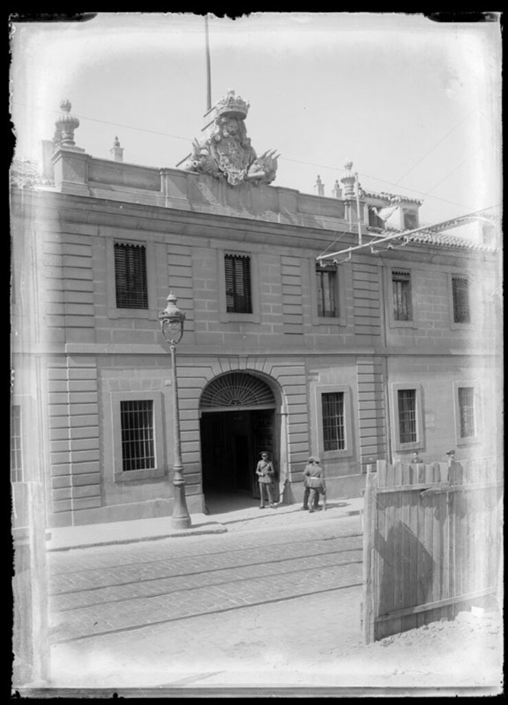 Miniatura de Entrada a las Caballerizas Reales