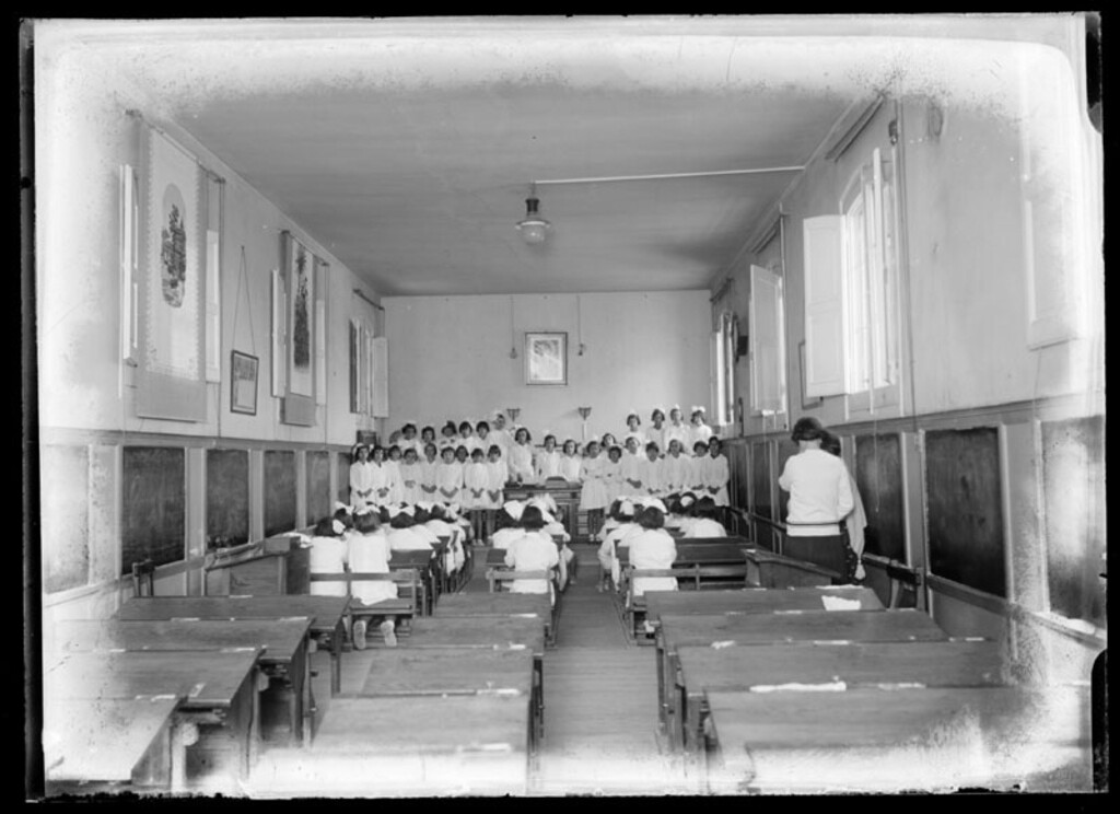 Miniatura de Escuela de niñas en las Caballerizas Reales