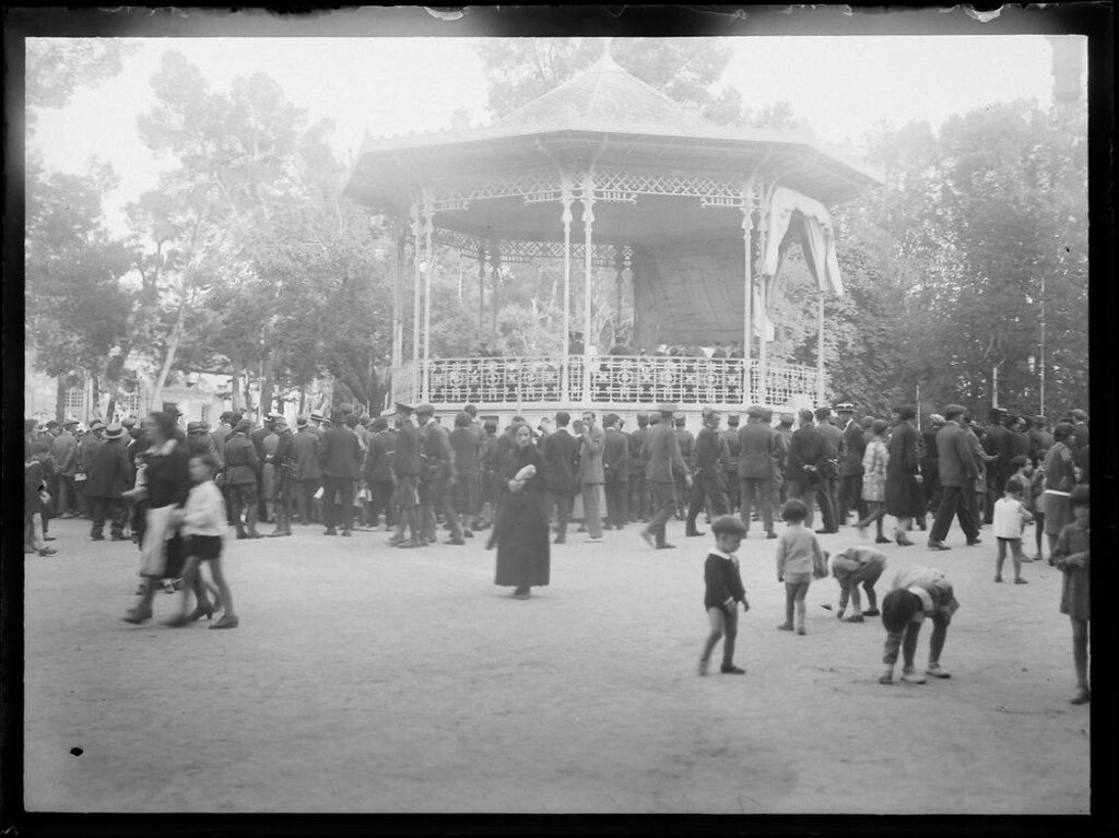 Miniatura de Actuación de la Banda Municipal en el Quiosco del Retiro