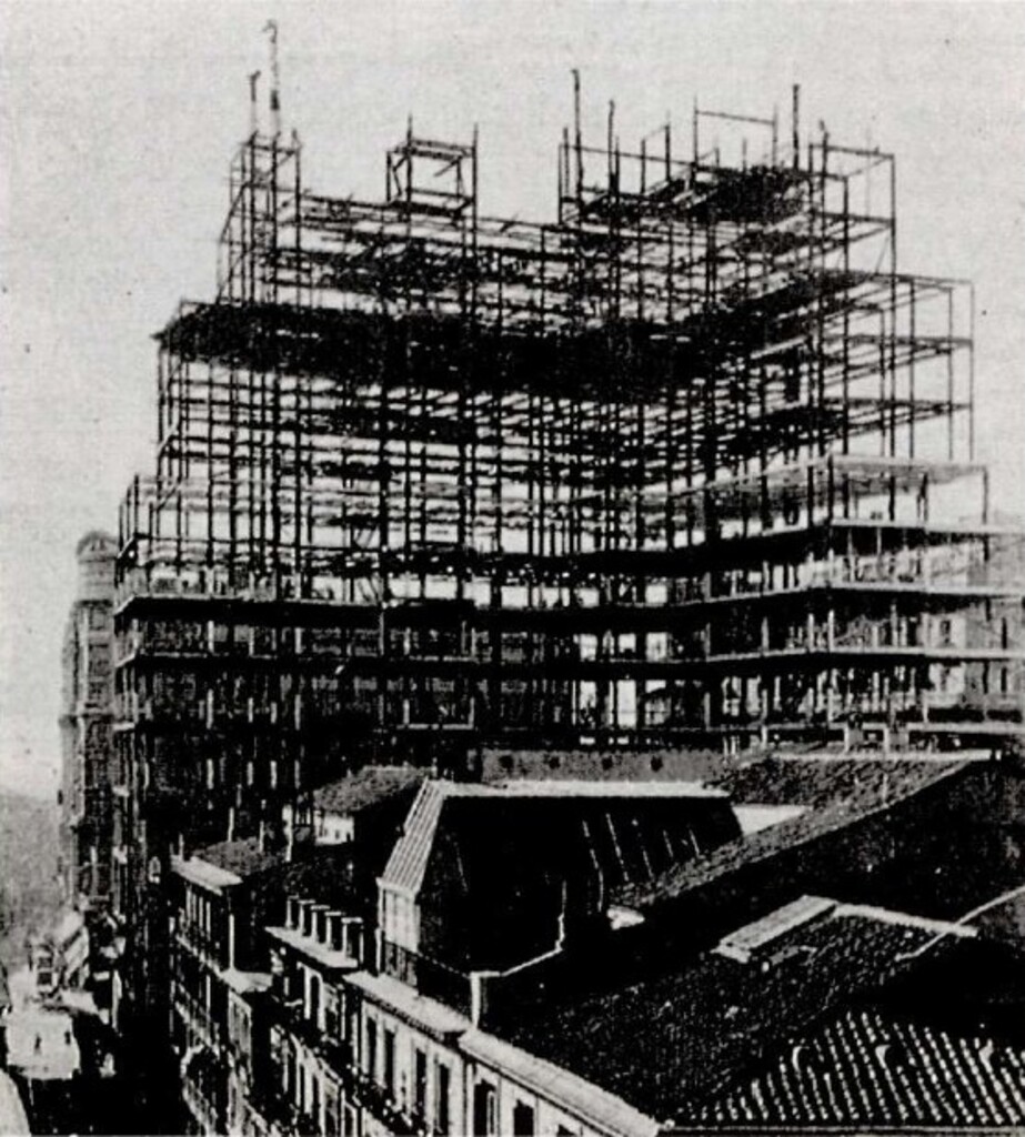 Miniatura de Construcción del edificio de la Telefónica desde la calle Fuencarral