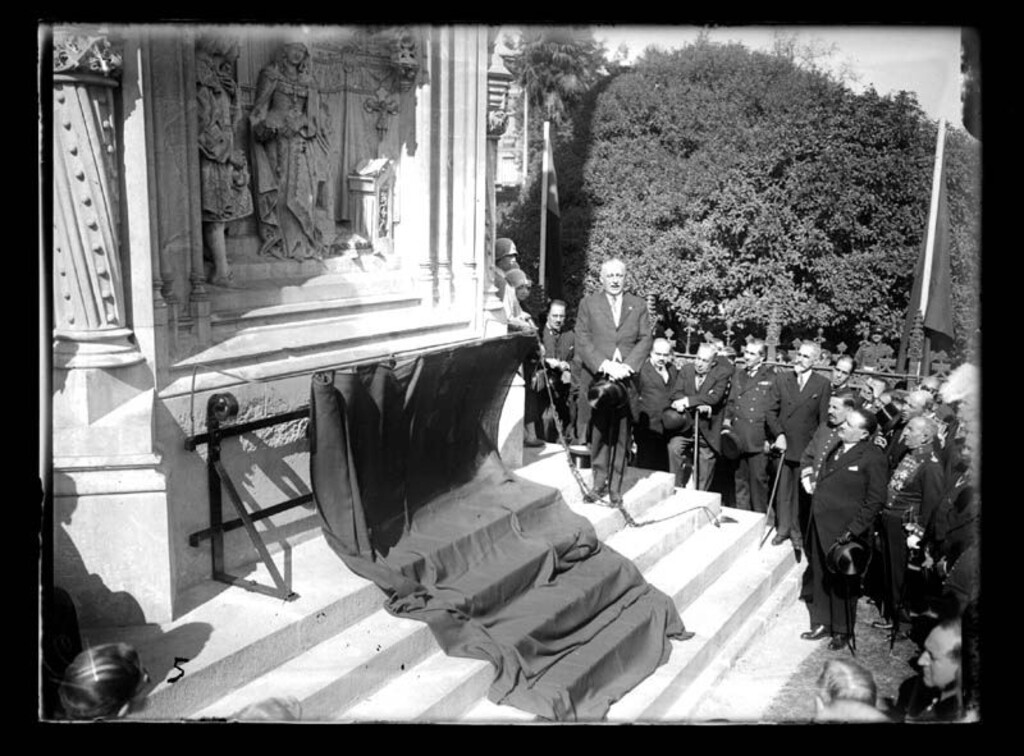 Miniatura de El General Primo de Rivera en la Fiesta de la Raza