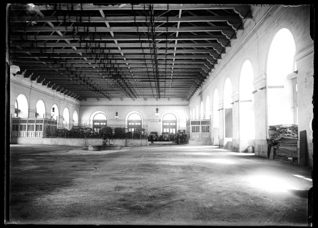 Miniatura de Cocherón y garaje de las Caballerizas Reales