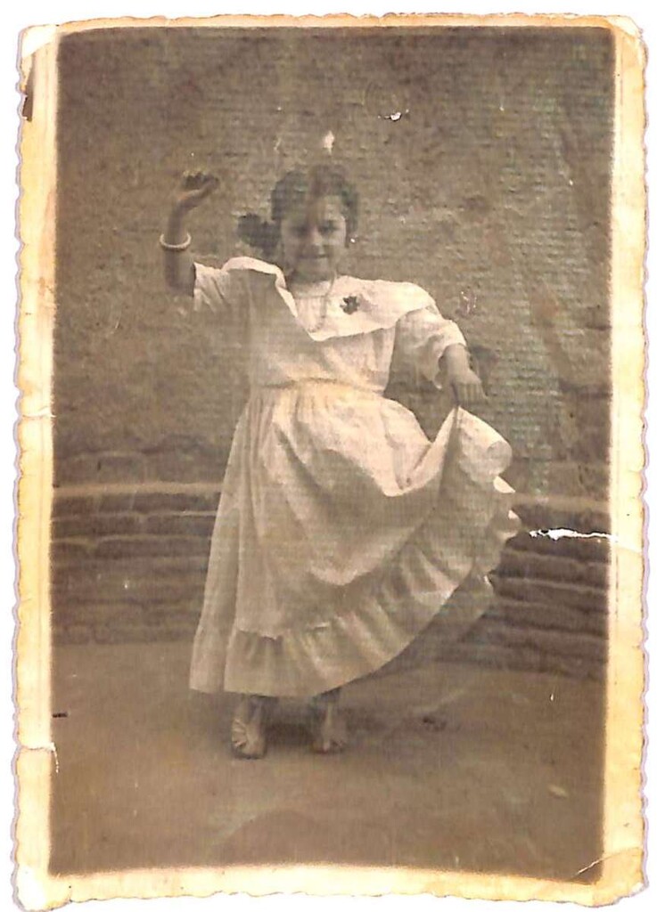 Miniatura de Niña bailando
