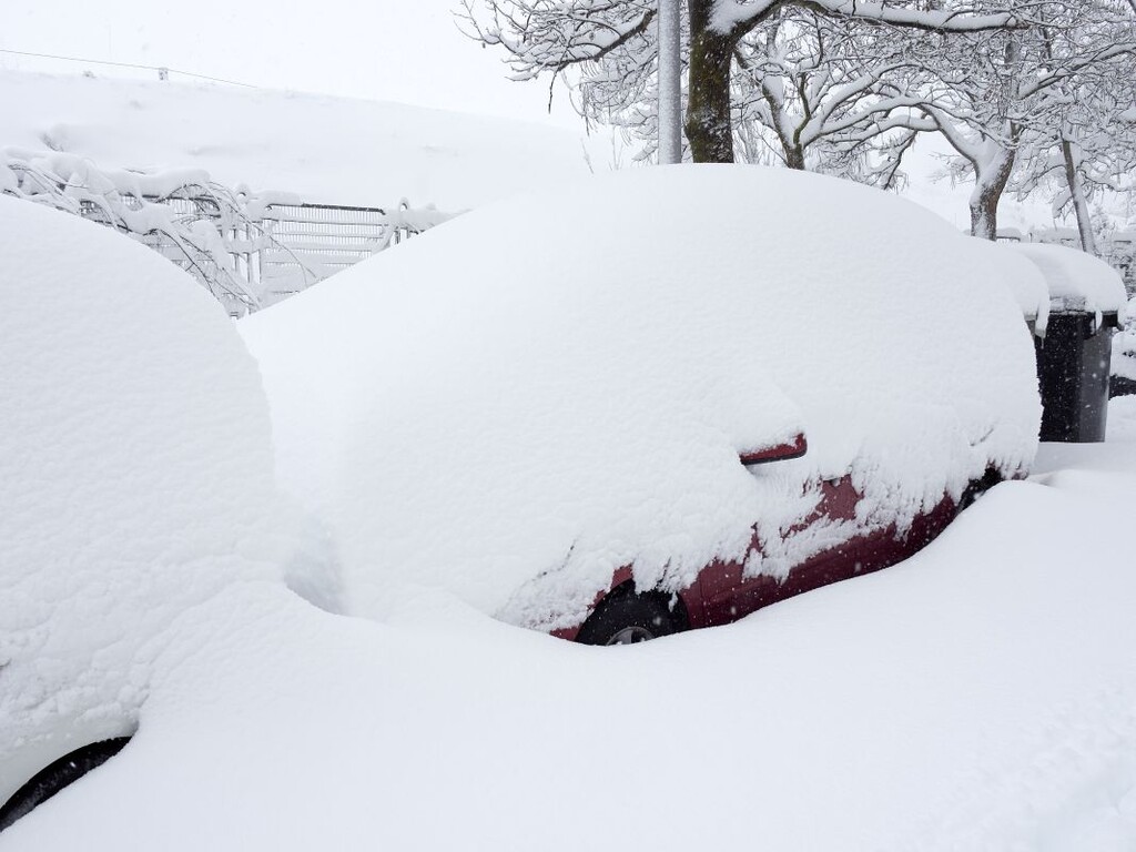 Miniatura de Coches cubiertos de nieve