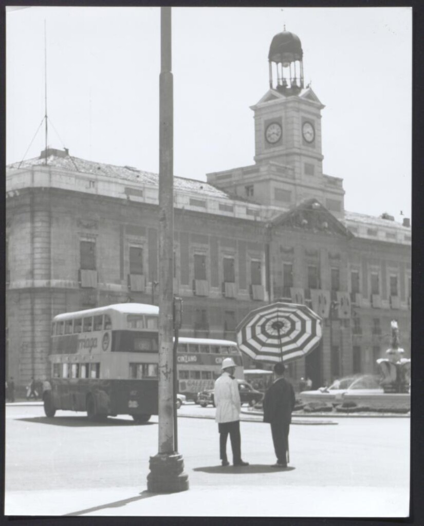 Miniatura de Dia soleado en la Puerta del Sol